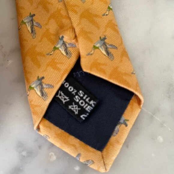 SALVATORE FERRAGAMO Silk Italian Yellow Gold Green Duck Vintage Tie - Picture 5 of 13